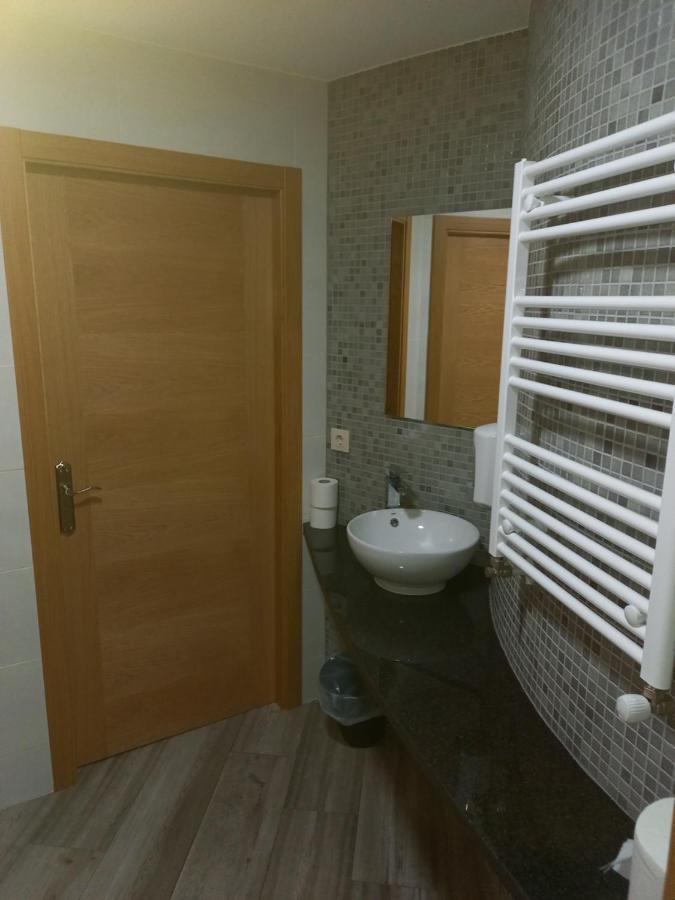 Hostal Y Albergue Carpinteiras Rodeiro Екстериор снимка